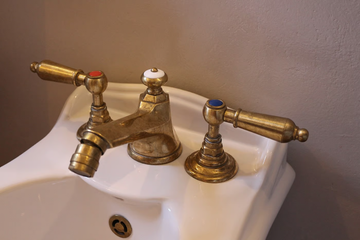 CARUSO - 3 hole countertop bidet tap with swivel spout by Park Avenue - view 3